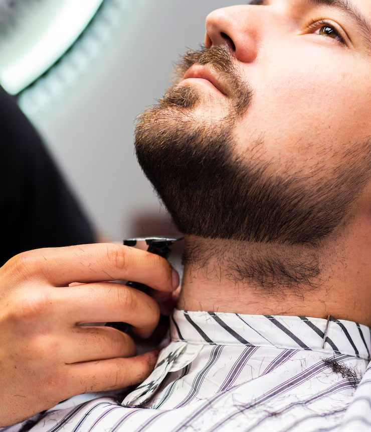 imgi 6 vista lateral cliente cortandose barba 23 2148256863